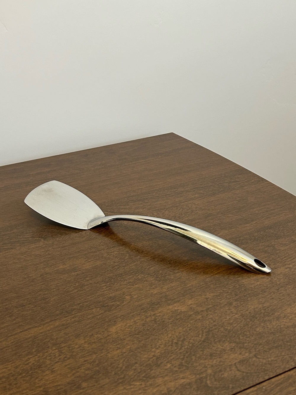 CUISIPRO HEAVY DUTY STAINLESS STEEL LONG HANDLE TEMPO TURNER FLIPPER UTENSIL